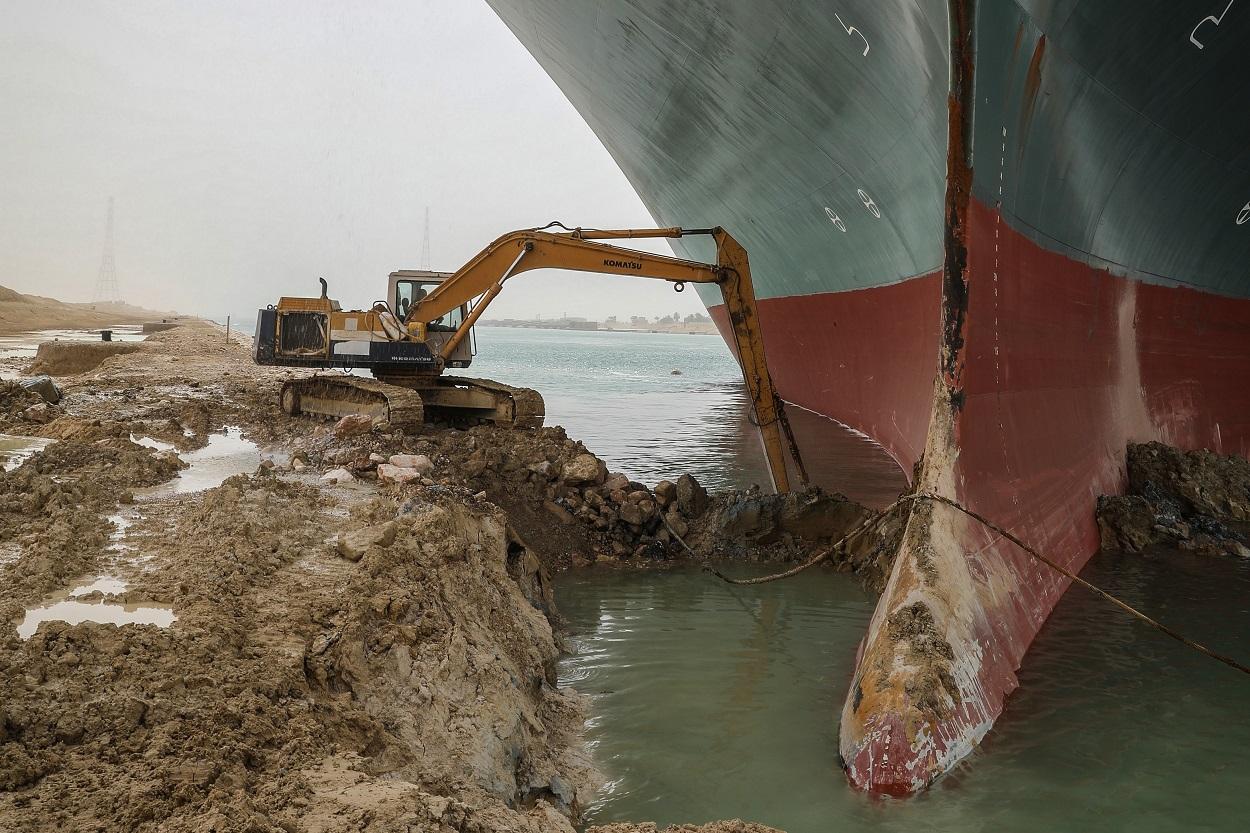 El carguero atascado en el Canal de Suez. Europa Press