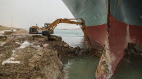 El carguero atascado en el Canal de Suez. Europa Press
