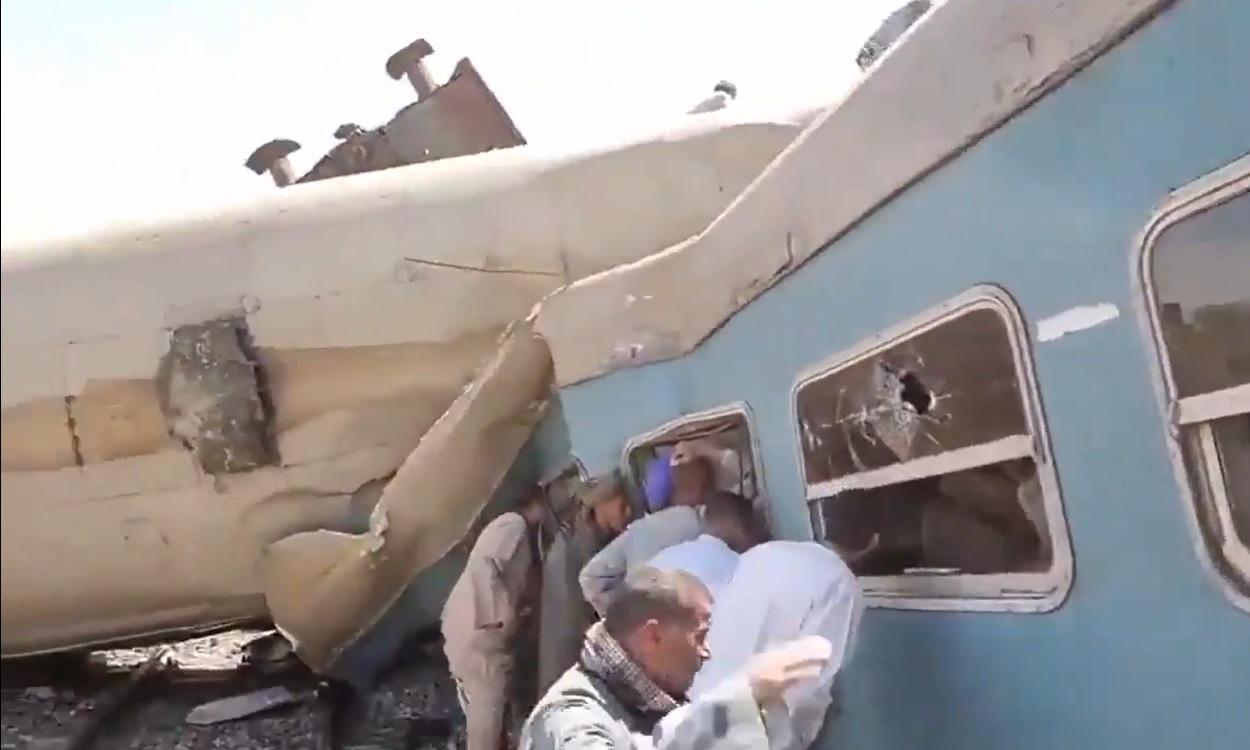 Mueren más de 30 personas tras chocar dos trenes en el centro de Egipto. Youtube