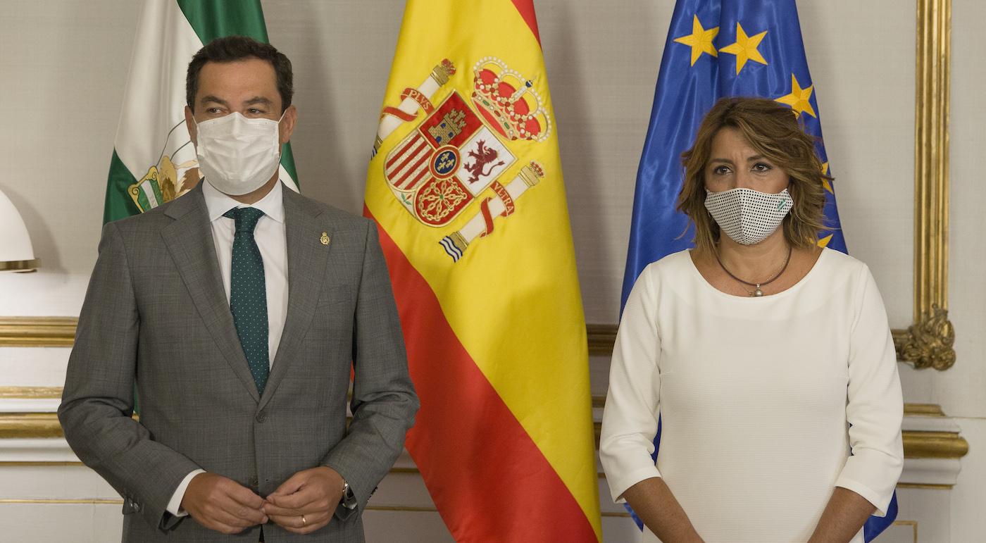 El presidente de la Junta de Andalucía, Juanma Moreno (i), junto a la secretaria general del PSOE A, Susana Díaz (d). EP