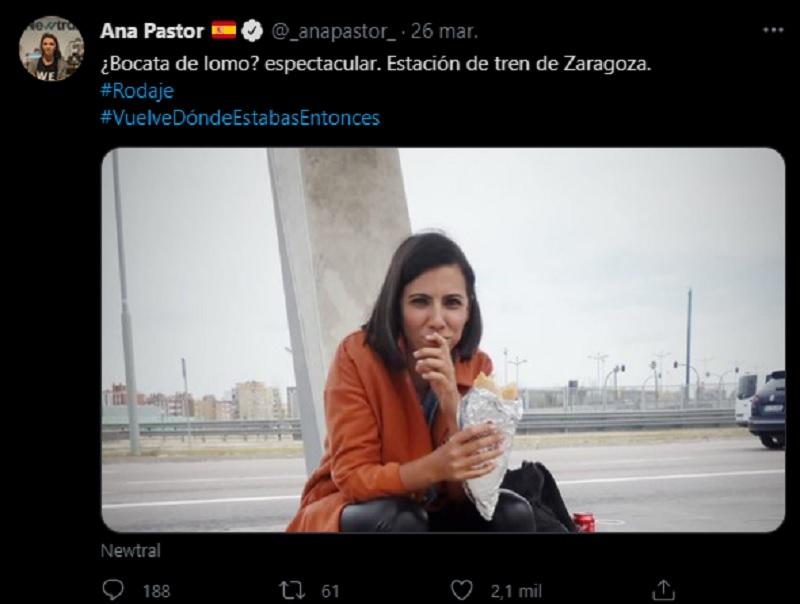 Foto de Ana Pastor comiendo un bocadillo en Zaragoza. Twutter de la periodista Foto de Ana Pastor comiendo un bocadillo en Zaragoza. Twutter de la periodista