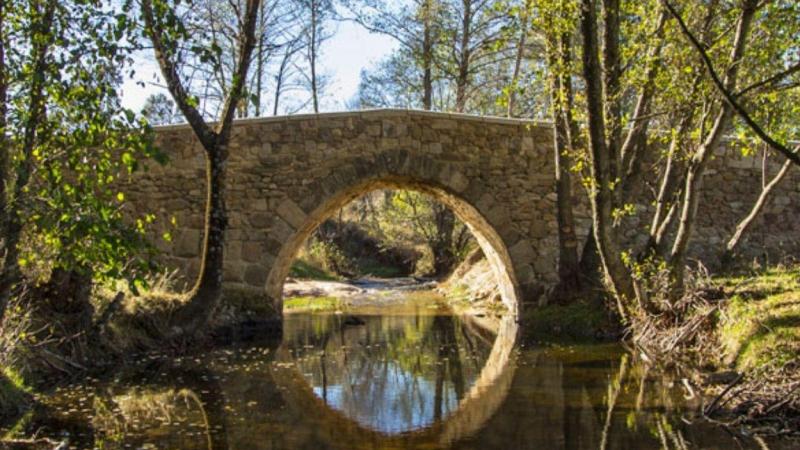 Puente en la Sierra Norte de Madrid (El Berrueco) 