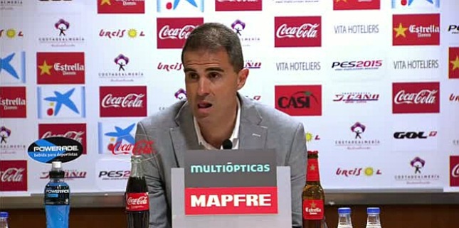 El entrenador del Eibar abandona la rueda prensa en Almería tras las quejas de periodistas por hablar primero en euskera