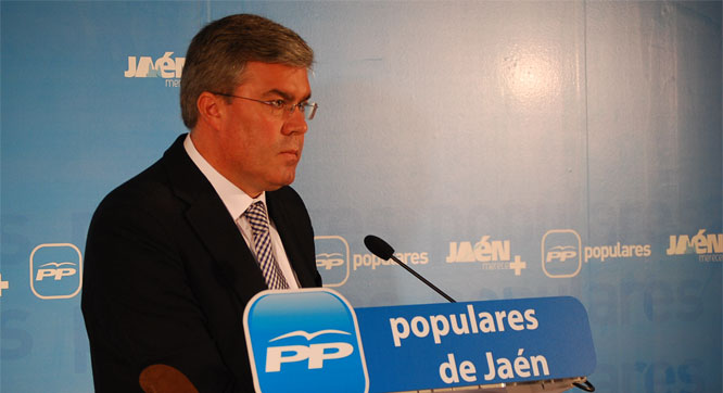 El expresidente del PP de Jaén y secretario de Estado de Hacienda, José Enrique Fernández de Moya.