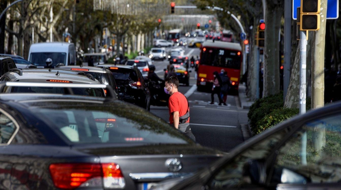 El incumplimiento de las recomendaciones internacionales en contaminación atmosférica, ruido, calor y acceso a espacios verdes se asocia con más de 1.000 muertes anuales en la ciudad de Barcelona y con más de 900 en Madrid