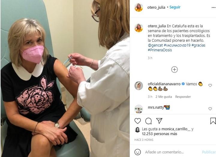 Julia Otero recibe la vacuna, Instagram