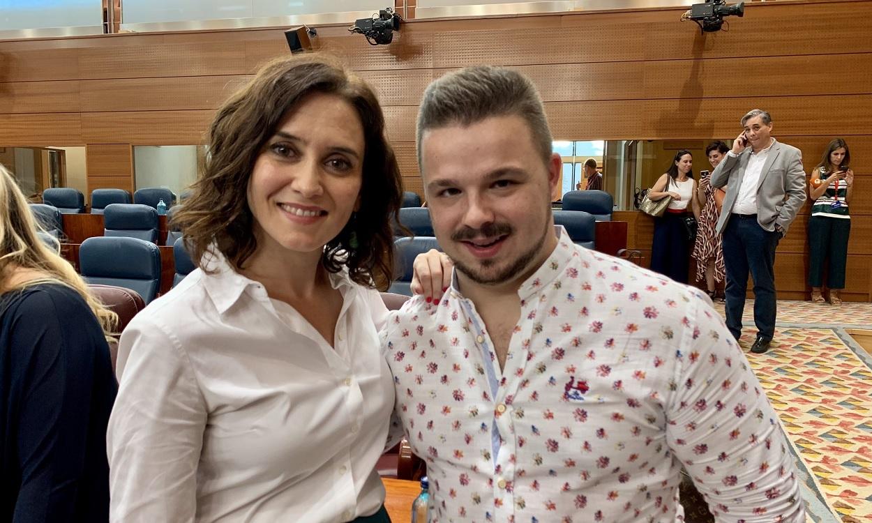 David Enguita con Isabel Díaz Ayuso en la Asamblea de Madrid. EP