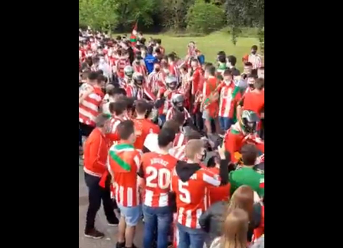 Polémica despedida en las inmediaciones de Lezama del Athletic (Fuente: Twitter)