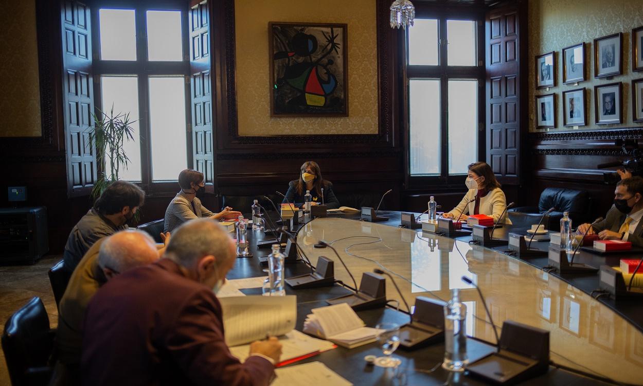 Primera reunión de la mesa del Parlament con Laura Borrás como presidenta