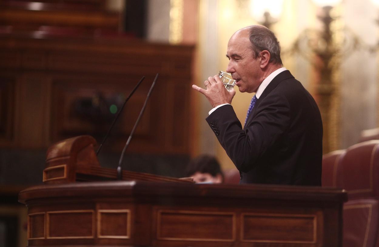 El diputado de Vox Francisco José Contreras interviene durante una sesión plenaria en el Congreso de los Diputados