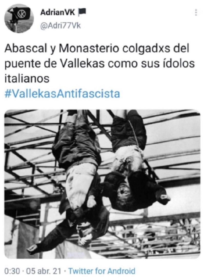 El mensaje de un tuitero con la imagen de Abascal y Monasterio "colgados del puente de Vallecas"