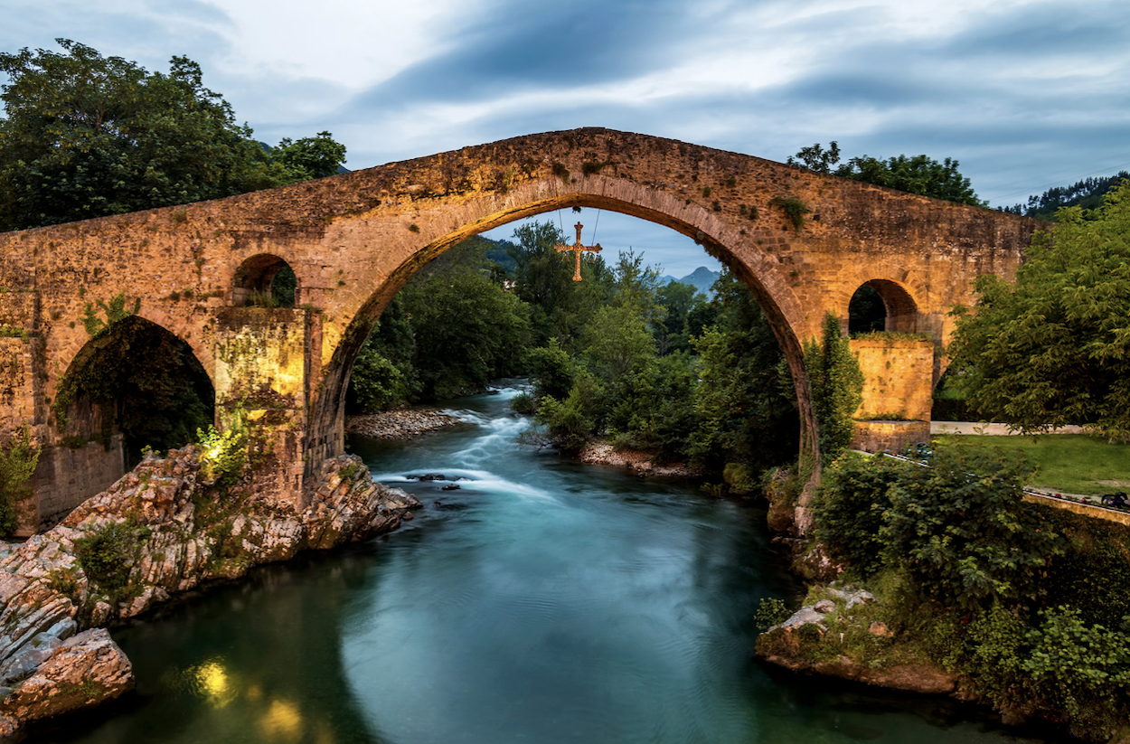 Imagen del puente romano de Cangas de Onís