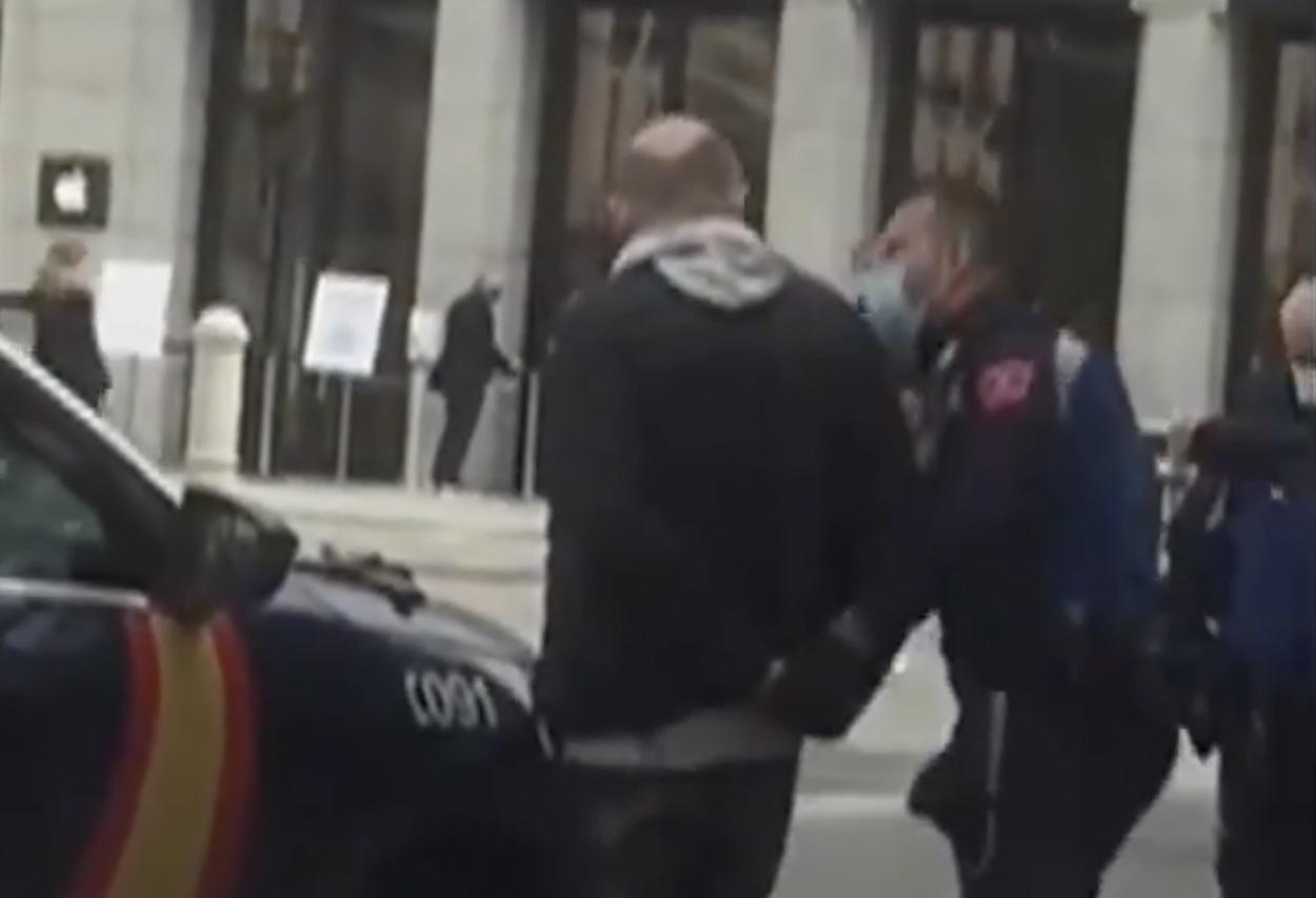 Un hombre es detenido por una agresión homófoba en la Puerta del Sol. Telemadrid