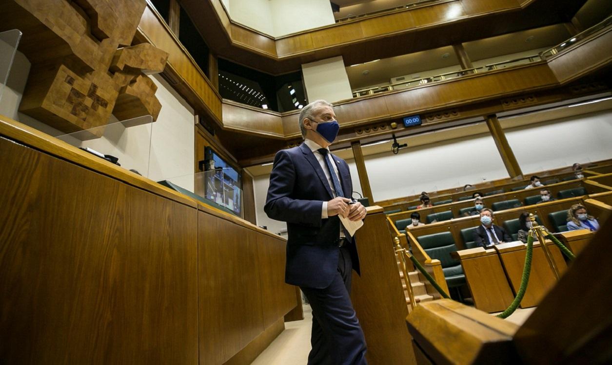 El lehendakari, Iñigo Urkullu, en el pleno de control al gobierno, en Vitoria. Parlamento Vasco