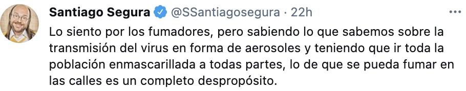 Tuit de Santiago Segura sobre los fumadores