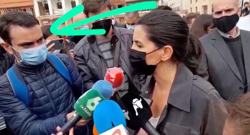 Imagen con la que la plataforma fastasma pretende desprestigiar a un periodista por hacer su trabajo