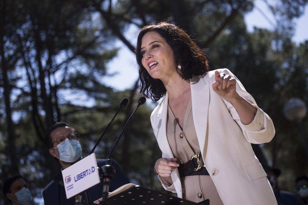 La presidenta de la Comunidad de Madrid y candidata a la reelección por el PP, Isabel Díaz Ayuso, interviene durante un acto del partido en Collado Villalba. Fuente: EP.