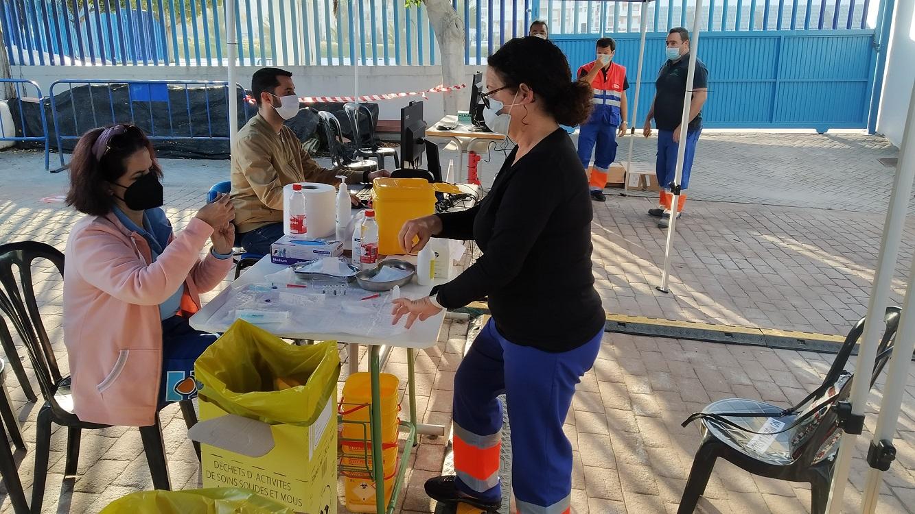 Vacunación en el estadio municipal Francisco Bonet de Almuñecar