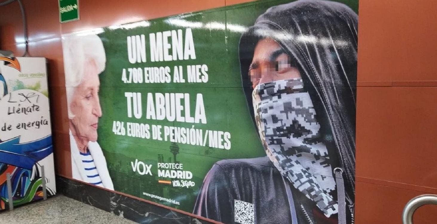 El deleznable cartel de Vox contra los MENAS. Fuente: Twitter.
