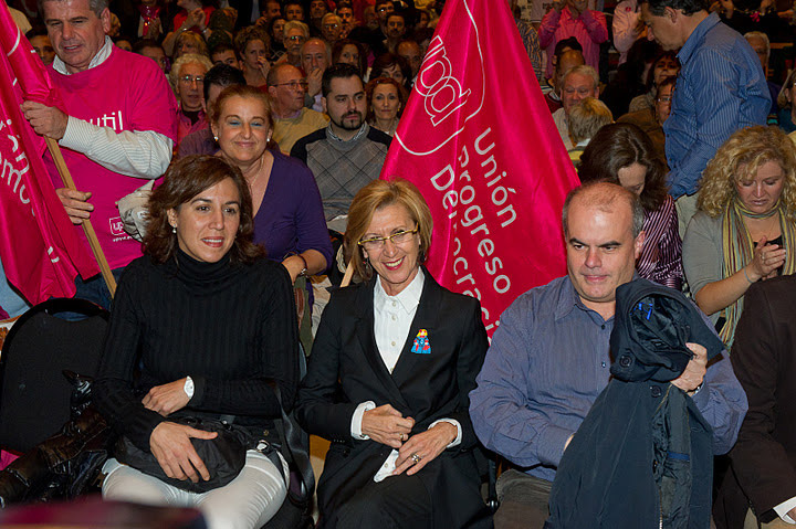 Rosa Díez maniobra para quitarse de en medio a Irene Lozano