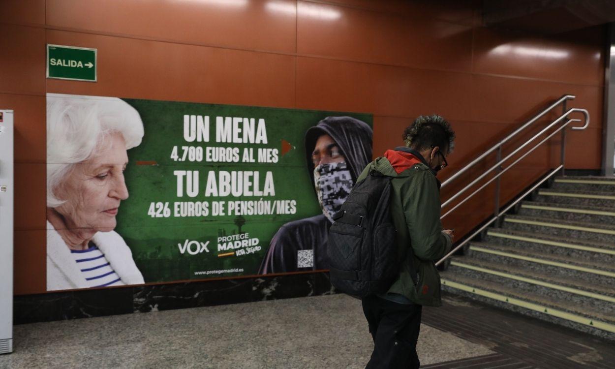 Cartel electoral de Vox en la estación de cercanías de Sol, a 21 de abril de 2021, en Madrid (España)