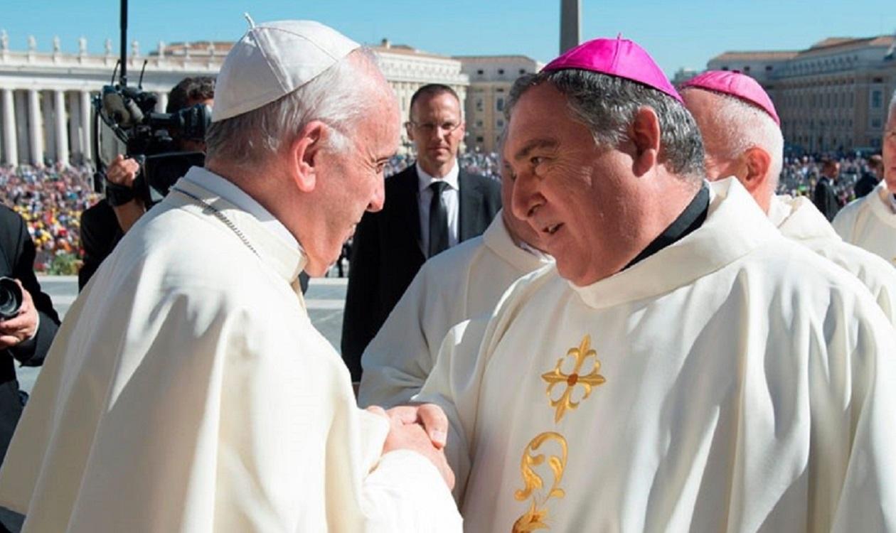 obispo de Canarias, José Mazuelos, con el Papa Francisco. CEE