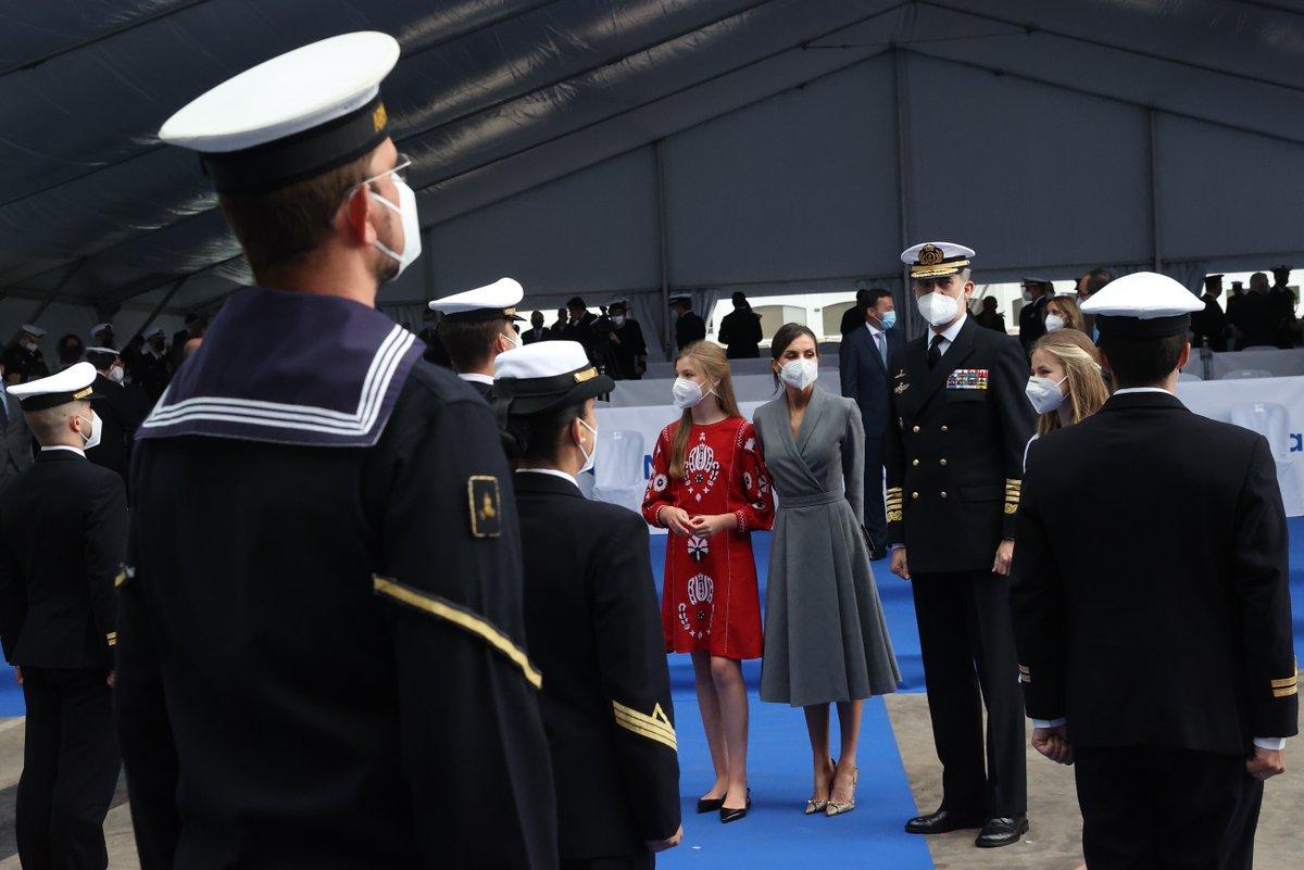 Los reyes Felipe VI y Letizia, con la princesa Leonor y la infanta Sofía, en la botadura del submarino Isaac Peral.