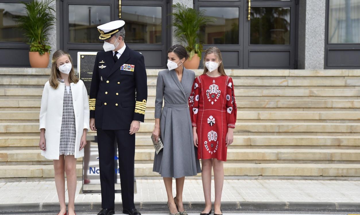 La Princesa Leonor, el Rey Felipe VI, la Reina Letizia y la Infanta Sofía a su llegada al astillero de Navintia. EP