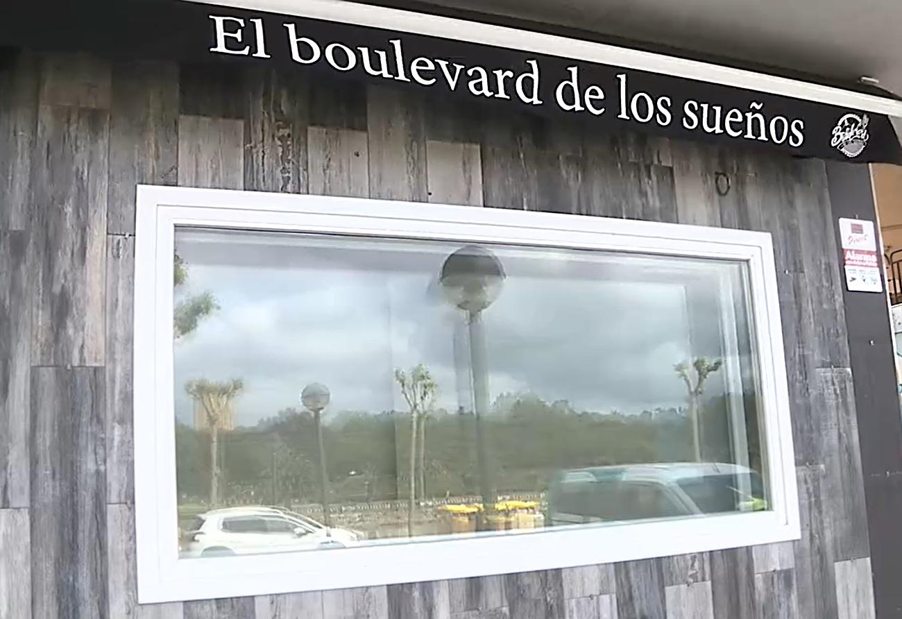 Imagen del local, precintado desde julio pasado, situado en el Paseo de los Templarios de Cambre, A Coruña (Foto: Captura de pantalla de TVG).