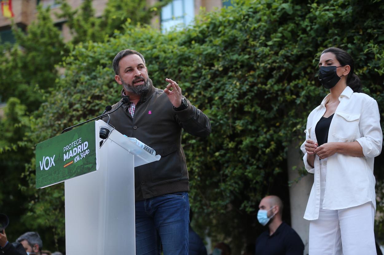 La ultraderecha, con Abascal y Monasterio, deshumaniza al oponente para justificar sus falsedades . Europa Press