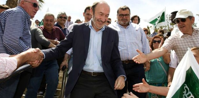 Rubalcaba reaparece en Andalucía: "El Consejo de Ministros está formado por personas sin piedad"