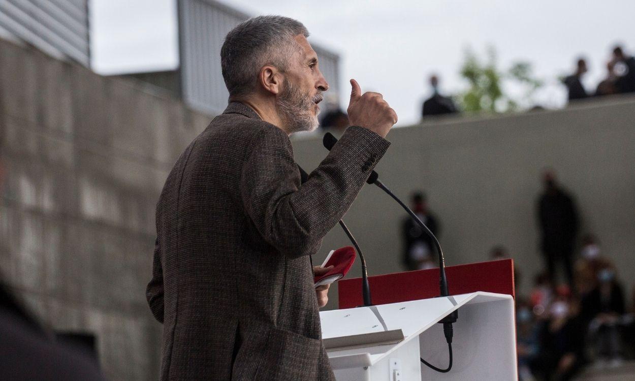 El ministro del Interior, Fernando Grande-Marlaska, interviene durante un acto electoral del PSOE, a 25 de abril de 2021, en Getafe, Madrid (España).