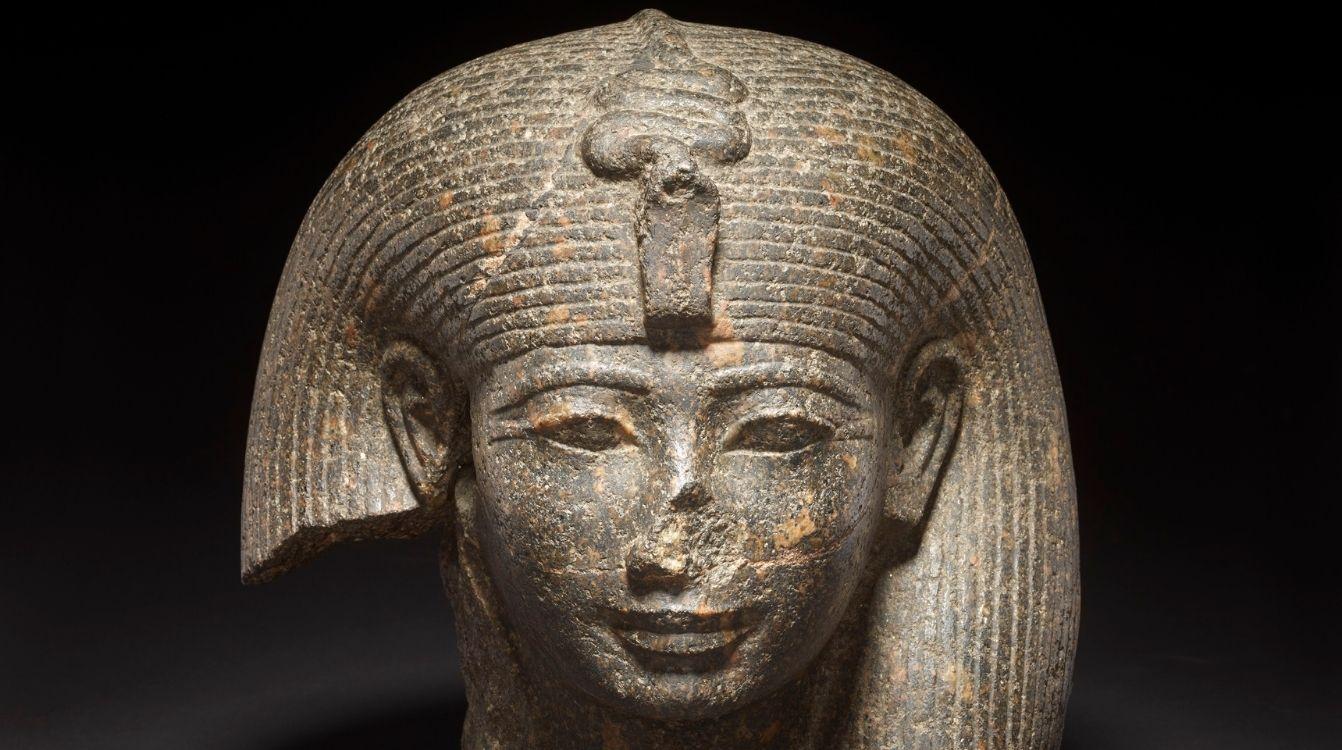 Cabeza de reina o diosa egipcia