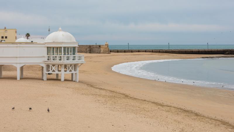 Playa de la Caleta, Cádiz. Diego Delso (Wikipedia)