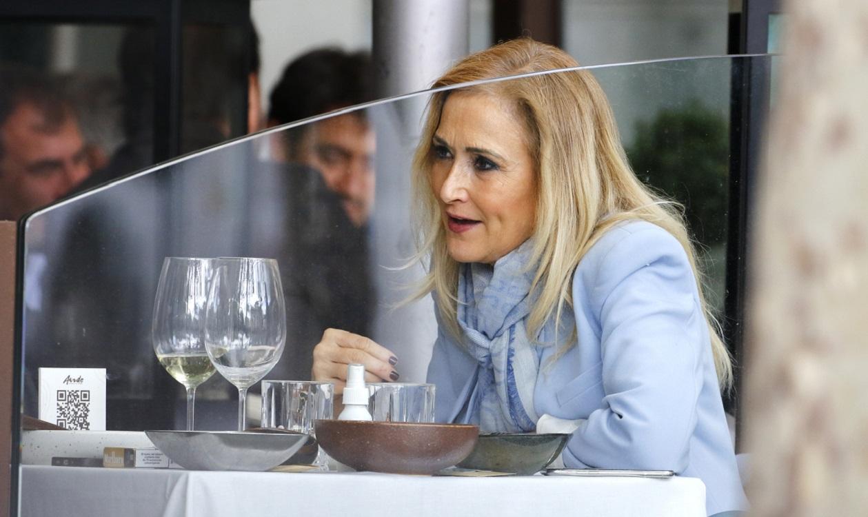 La expresidenta madrileña en un restaurante de Madrid, el 22 de abril de 2021. EP