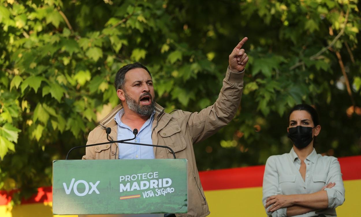 El líder de la formación, Santiago Abascal interviene y la candidata de Vox a la Presidencia de la Comunidad de Madrid, Rocío Monasterio. EP