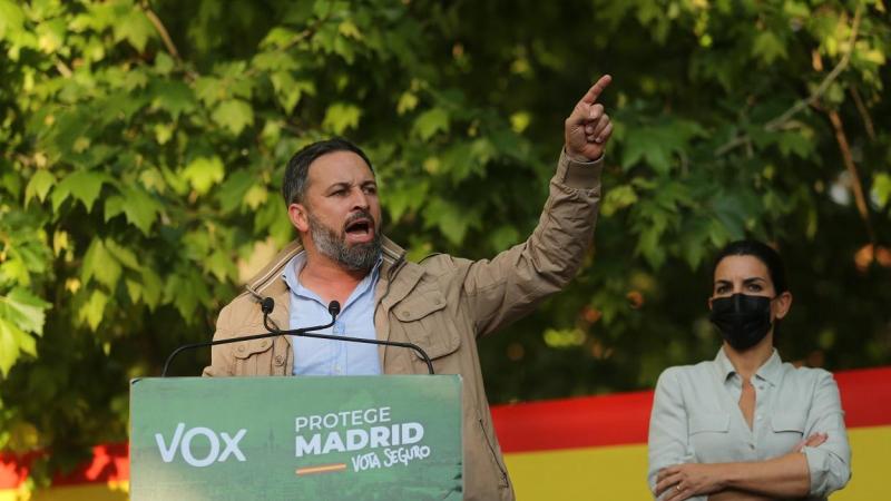 El líder de la formación, Santiago Abascal interviene y la candidata de Vox a la Presidencia de la Comunidad de Madrid, Rocío Monasterio. EP