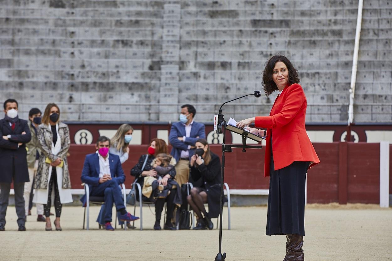 La presidenta de la Comunidad de Madrid, Isabel Díaz Ayuso interviene en la plaza de toros de Las Ventas. Jesús Hellín / Europa Press