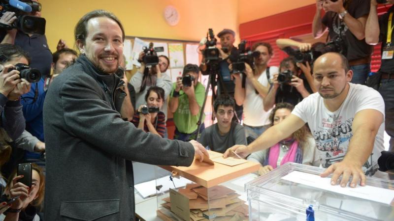 Pablo Iglesias votando en las elecciones de diciembre de 2015