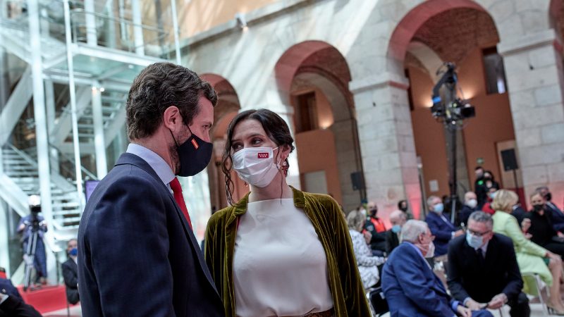 Pablo Casado e Isabel Díaz Ayuso en el acto de las entregas de Medallas en la Comunidad de Madrid por el 2 de mayo. Europa Press