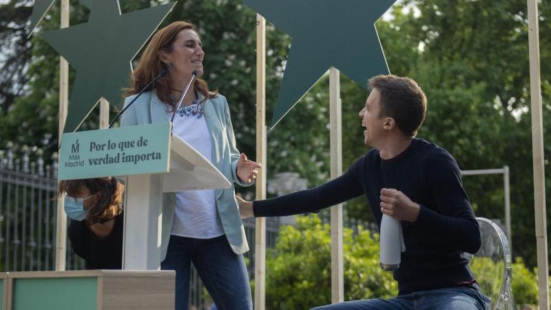 Mónica García e Iñigo Errejón en el acto de fin de campaña de las elecciones del 4 de mayo