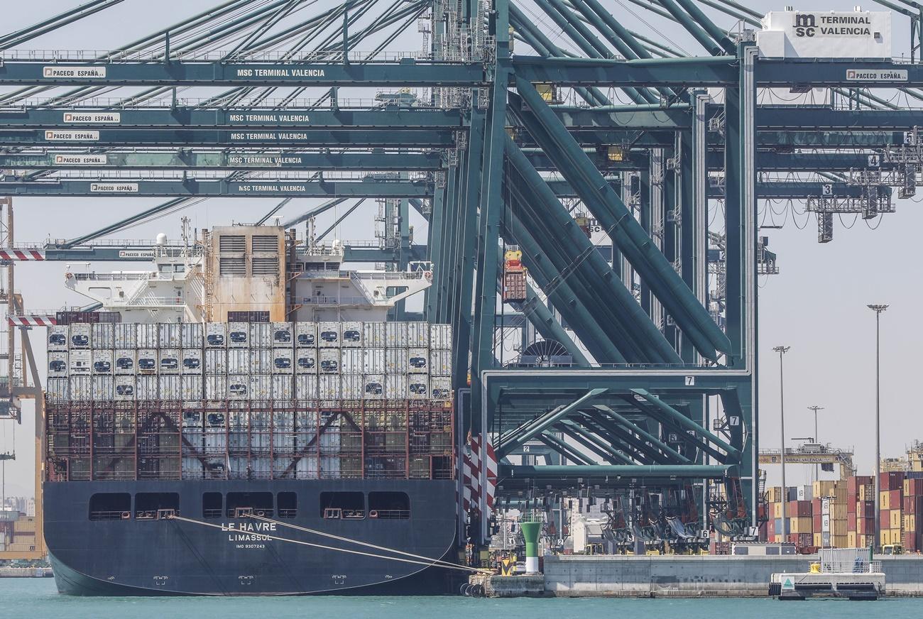 Confinados en Valencia dos barcos con tripulantes con síntomas de Covid 19