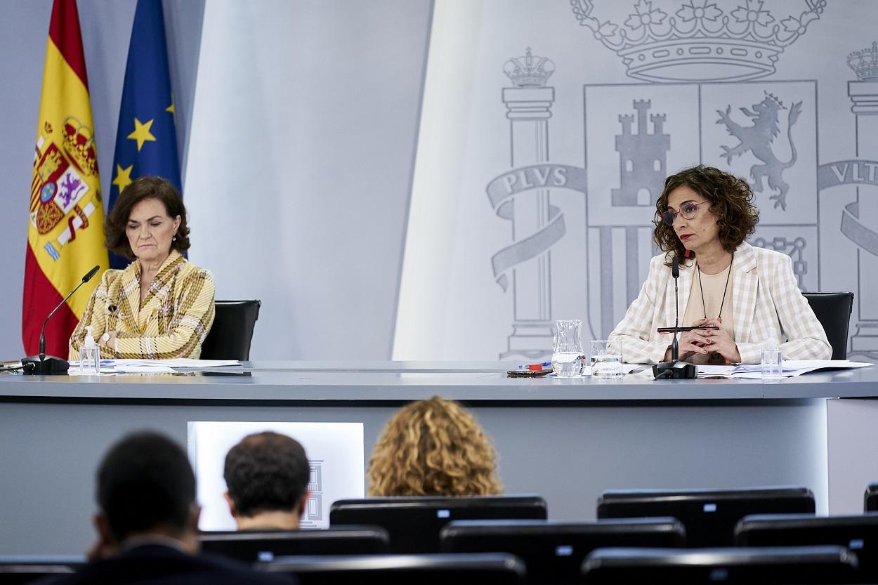 Carmen Calvo y María Jesús Montero en la rueda de prensa posterior al Consejo de Ministros. Europa Press