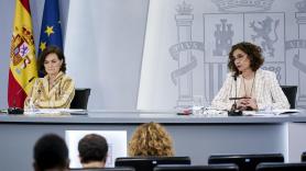 Carmen Calvo y María Jesús Montero en la rueda de prensa posterior al Consejo de Ministros. Europa Press