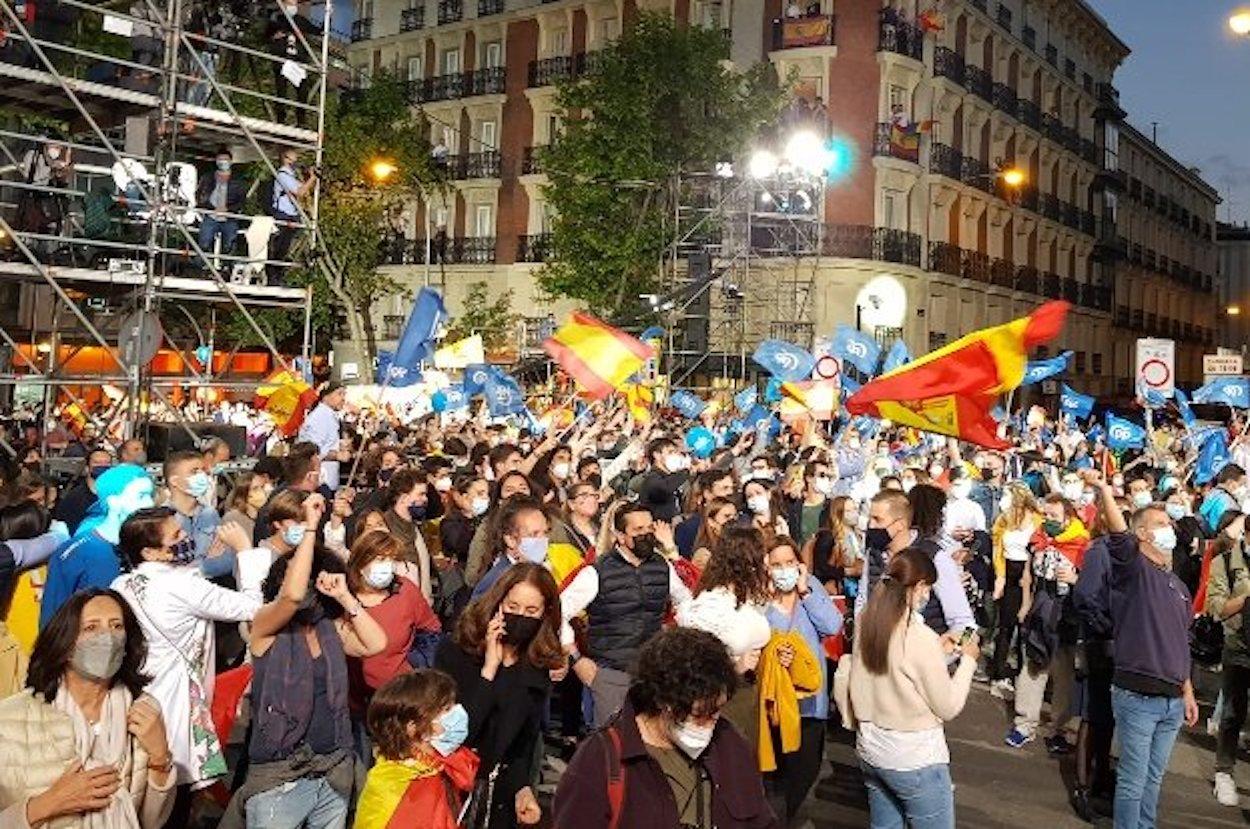 Fiesta en Génova con el triunfo de Ayuso. Twitter