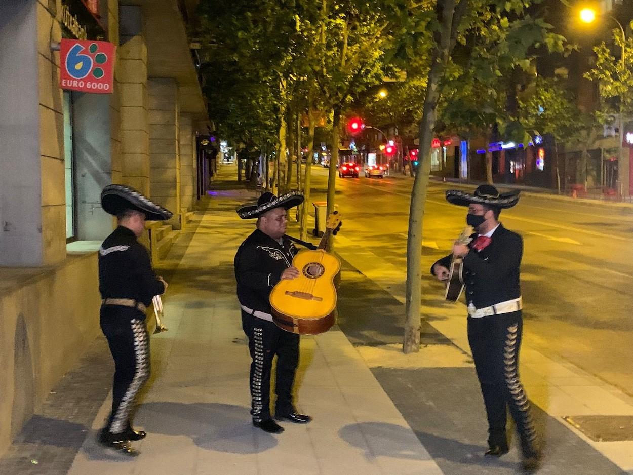 Mariachis acuden a la sede de Ciudadanos. Europa Press