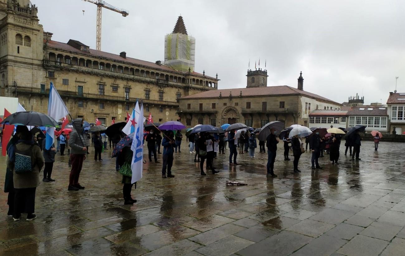 Imagen de la protesta de SOS Sanidade Pública en Santiago de Compostela, a finales de abril, para reclamar mejoras en la sanidad gallega (Foto: Europa Press).