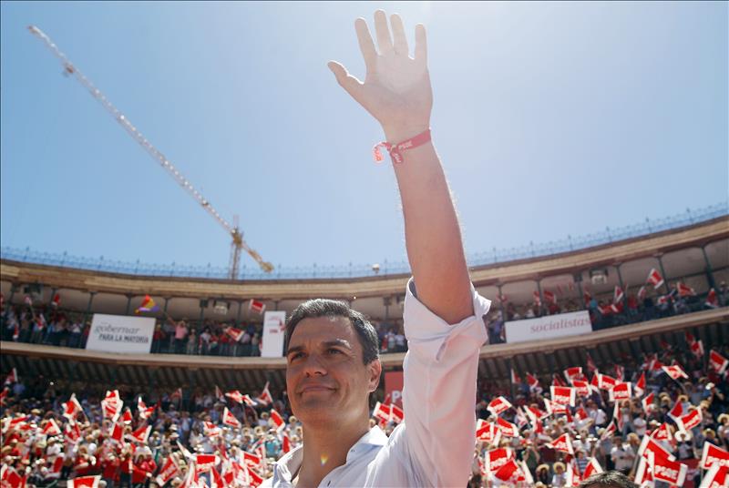 Pedro Sánchez abarrota la plaza de toros de Valencia