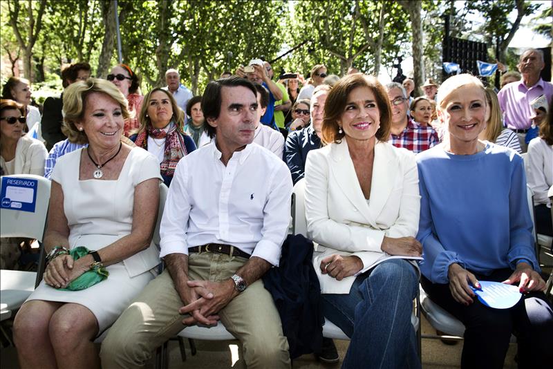 'Dardos envenenados' en el mitin del PP en Madrid: Aznar reprocha el trato de los suyos a Botella