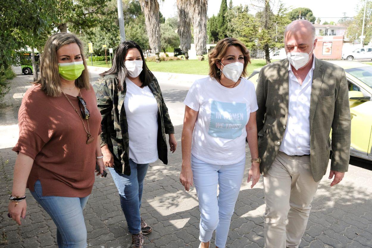 Susana Díaz, con dirigentes socialistas de Cordoba.